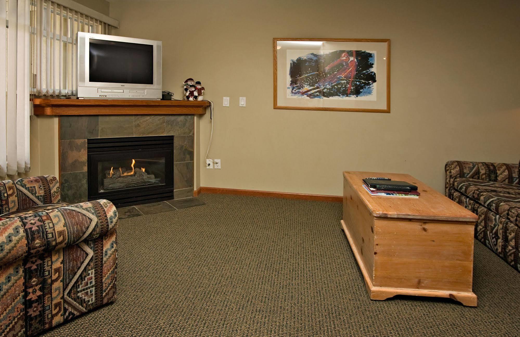 Hotel Westwind Properties At Stoney Creek Lagoons Whistler