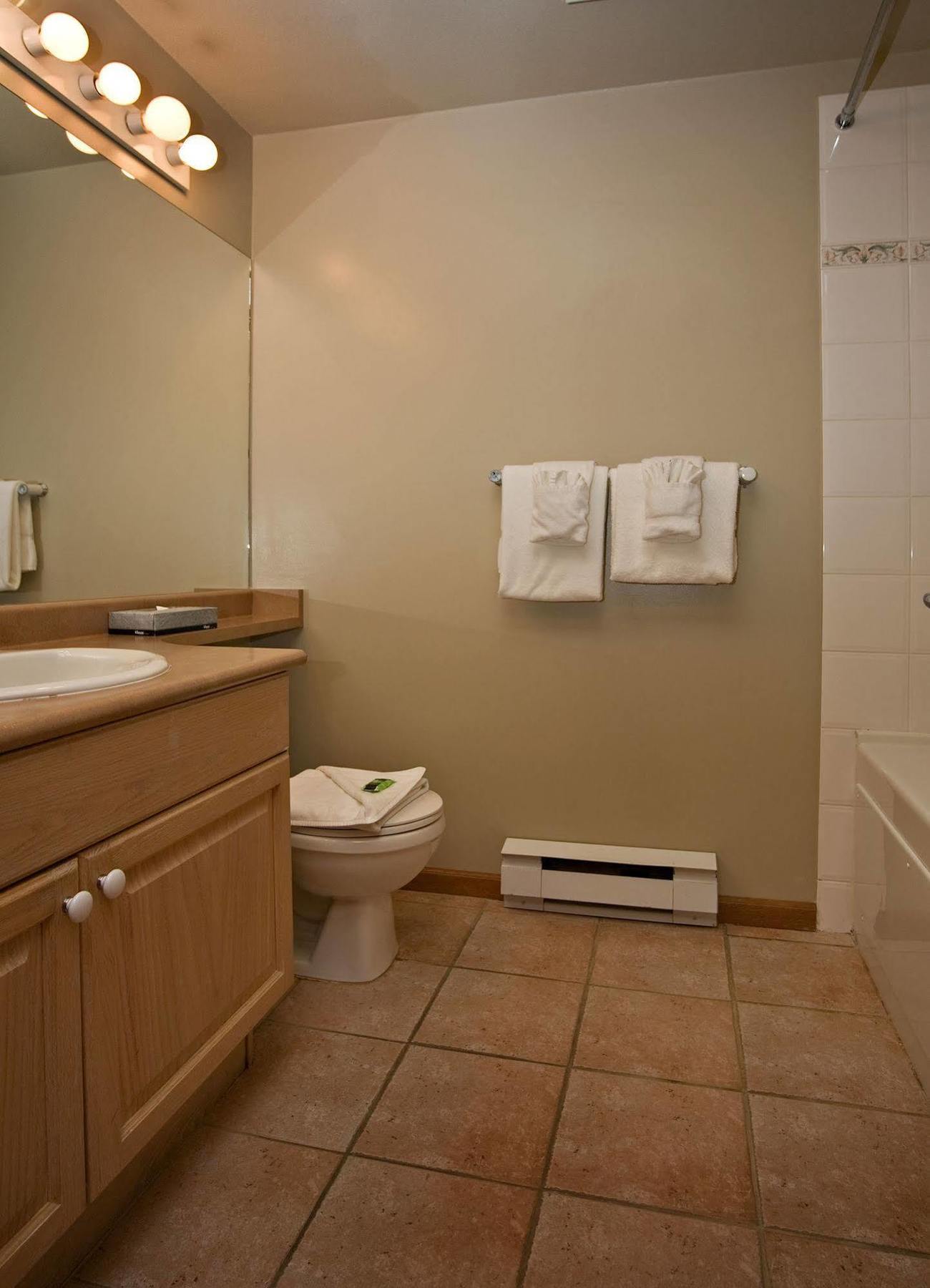 Hotel Westwind Properties At Stoney Creek Lagoons Whistler