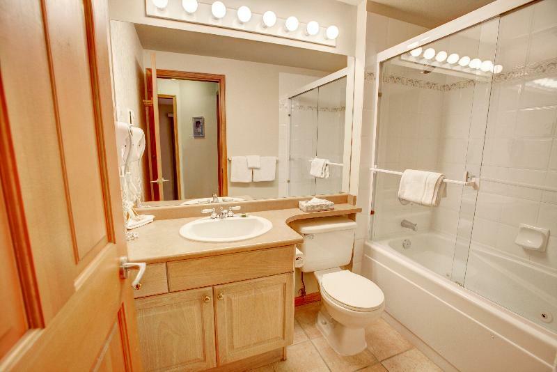 Hotel Westwind Properties At Stoney Creek Lagoons Whistler